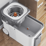 Mop Rotativ 360° cu Găleată Centrifugă din Inox, Cu Roți, Sistem de Evacuare Apă și 4 Lavete din Microfibră Incluse, Alb/Gri - imagine 4