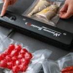 Aparat De Vidat Si Sigilat Pungi
Alimentare Vacuum Sealer ( carne ,
legume , fructe , 10 pungi incluse ) - imagine 3
